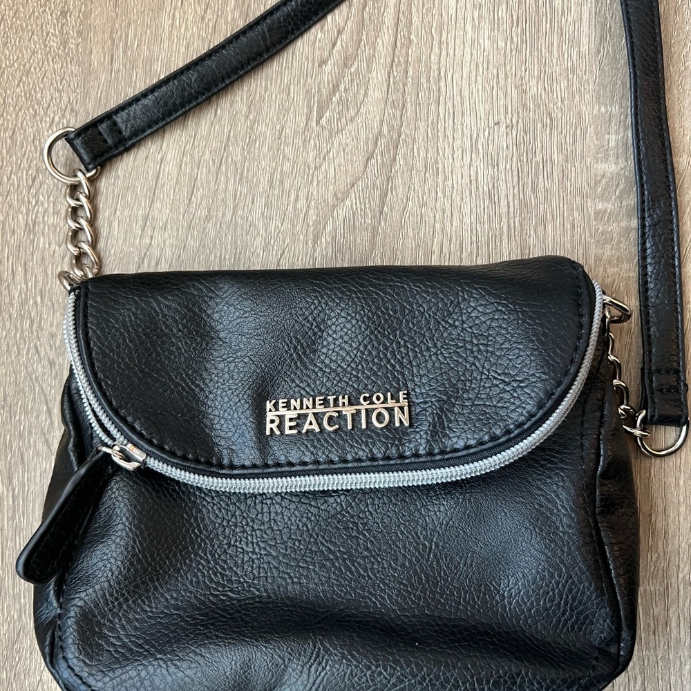 Kenneth Cole Reaction Black Crossbody Bag - Picture 3 of 10